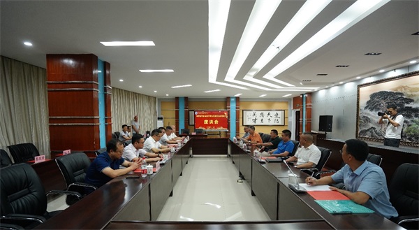重庆青年职业技术学院与酉阳县教委签署战略合作协议