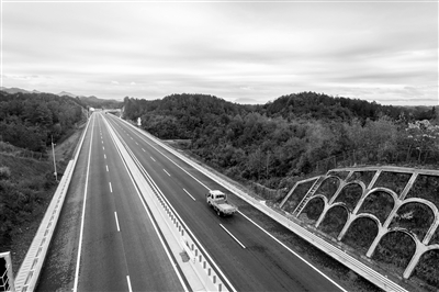  湖南首条智慧高速 平益高速公路全线通车运营