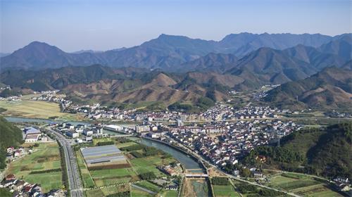 守住绿水青山 孕育百果之乡