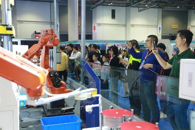 全球机器人产业代表萧山论剑 筹建国际机器人集群联盟