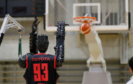 丰田篮球机器人创造2020次罚球世界纪录