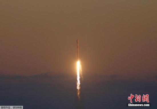 SpaceX发射第五批“星链”卫星 火箭第一级落入海中