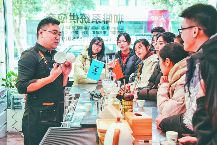 当好家乡的宣讲员，发出青年好声音