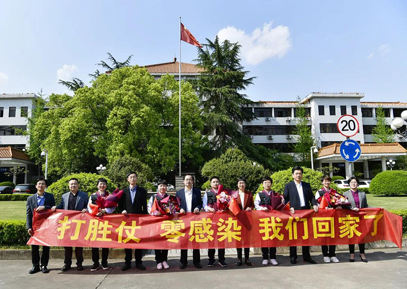 乡贤捐赠母婴救护转运车