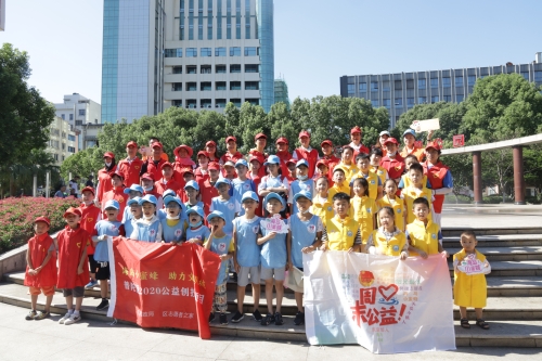 全区约140支队伍2709名志愿者参与“全民清洁日”活动，“志愿红”再次扮靓岛城“颜值” 全民齐参与 共创文明城