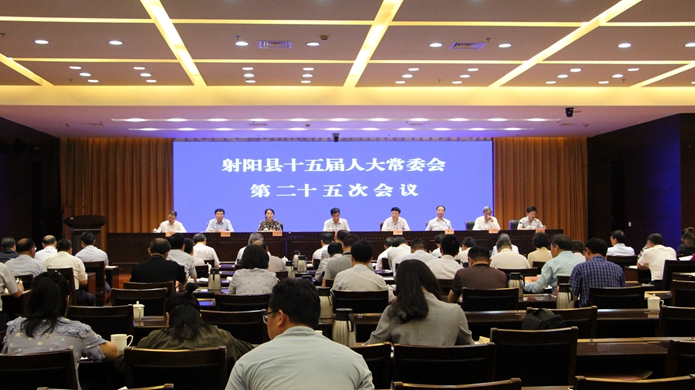 县十五届人大常委会第二十五次会议召开