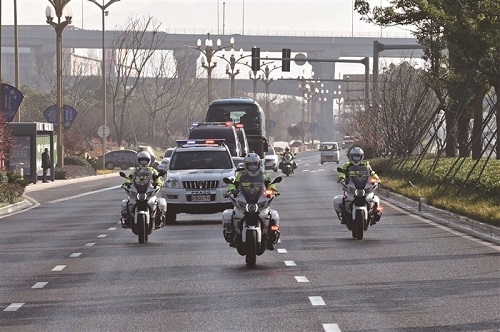 奋战14天圆满完成任务 奉化增援镇海抗疫警队凯旋