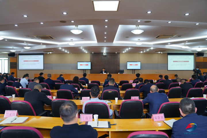 县委理论学习中心组（扩大）学习会暨干部大讲坛举行