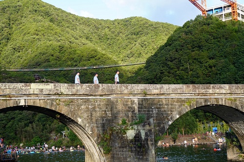 县公安局平湖派出所到辖区水域开展防溺水宣传