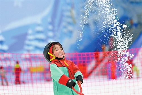 沙坪坝：“反季玩雪”成消暑度夏新选择