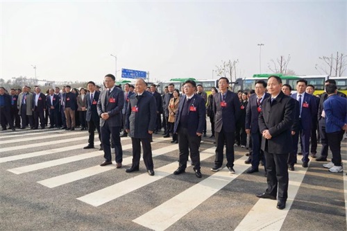 出席潜山市第十七届人民代表大会第五次会议的人大代表视察政府实事(重点)工程